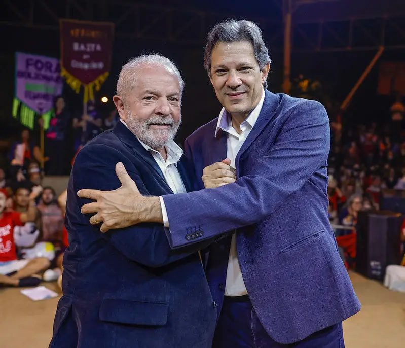 Pesquisa aponta que Lula e Haddad derrotariam Bolsonaro, Tarcísio, Marçal e Caiado em 2026