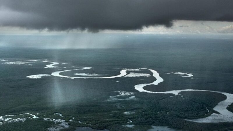 Rio Negro sobe 50 centímetros acima do nível de 2024 após fortes chuvas