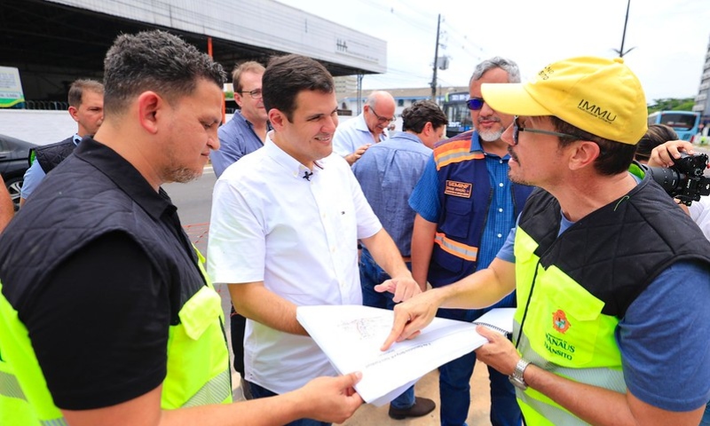 Prefeito em exercício, Renato Júnior, anuncia intervenções para redução de semáforos e tempo de espera em Manaus