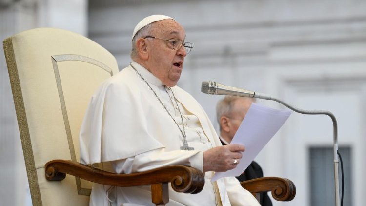 Papa Francisco: Igreja precisa simplificar anulação de casamento para os fiéis